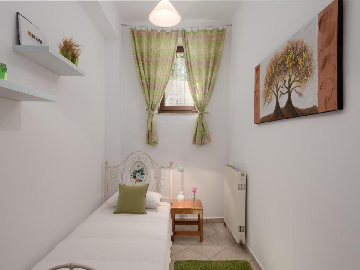 Aura Traditional Apartment Prinés Екстериор снимка